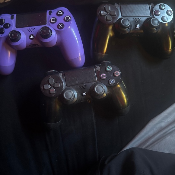 Playstation 4 With 3 controllers And Cords